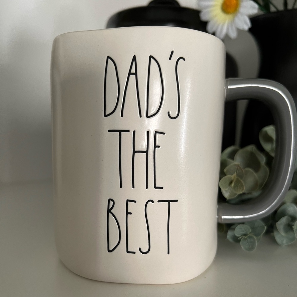 Rae Dunn “DAD’S THE BEST” Mug
